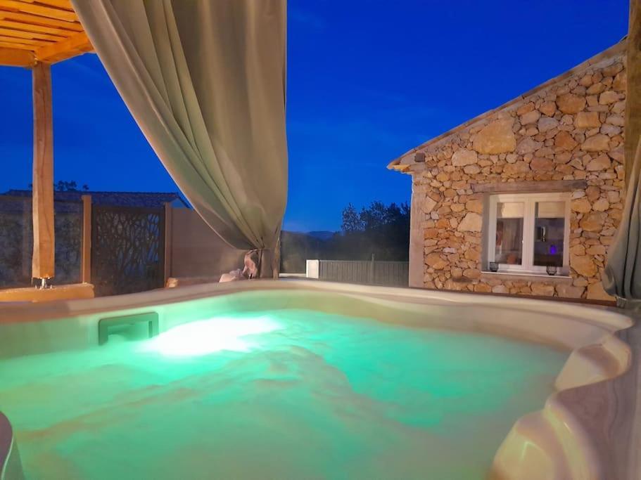 L'Antre Deux Pierres, Romantisme, Jacuzzi Exterieur, Plateau Dinatoire Bouyon Exterior foto